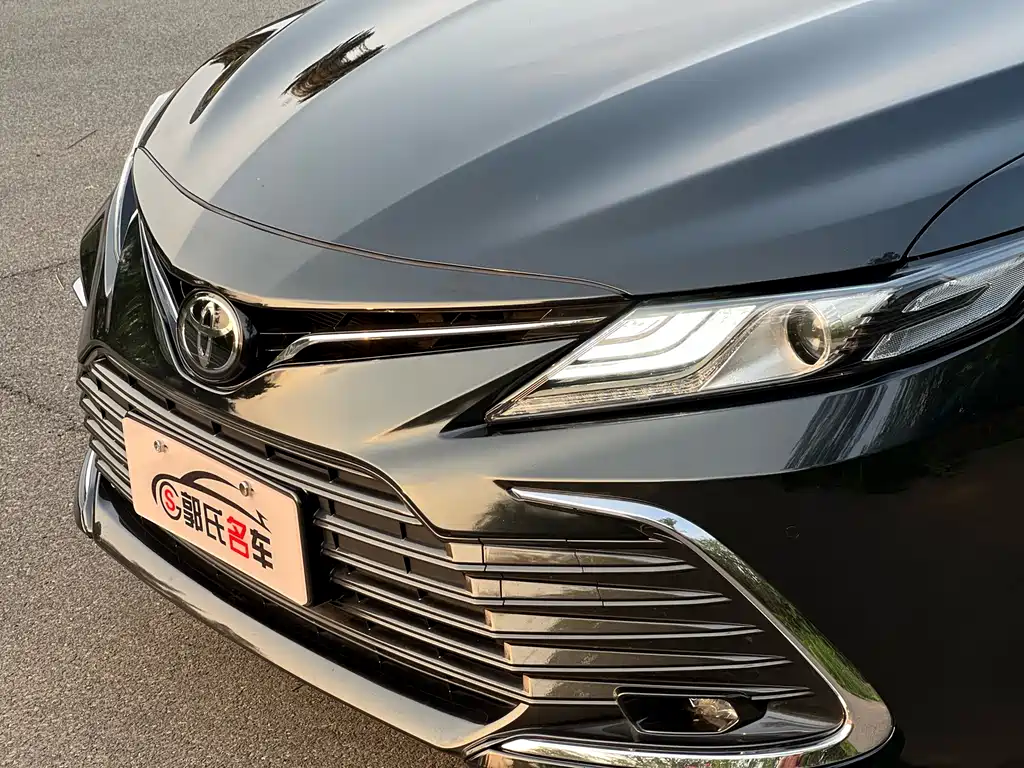 Toyota Camry — фото 19
