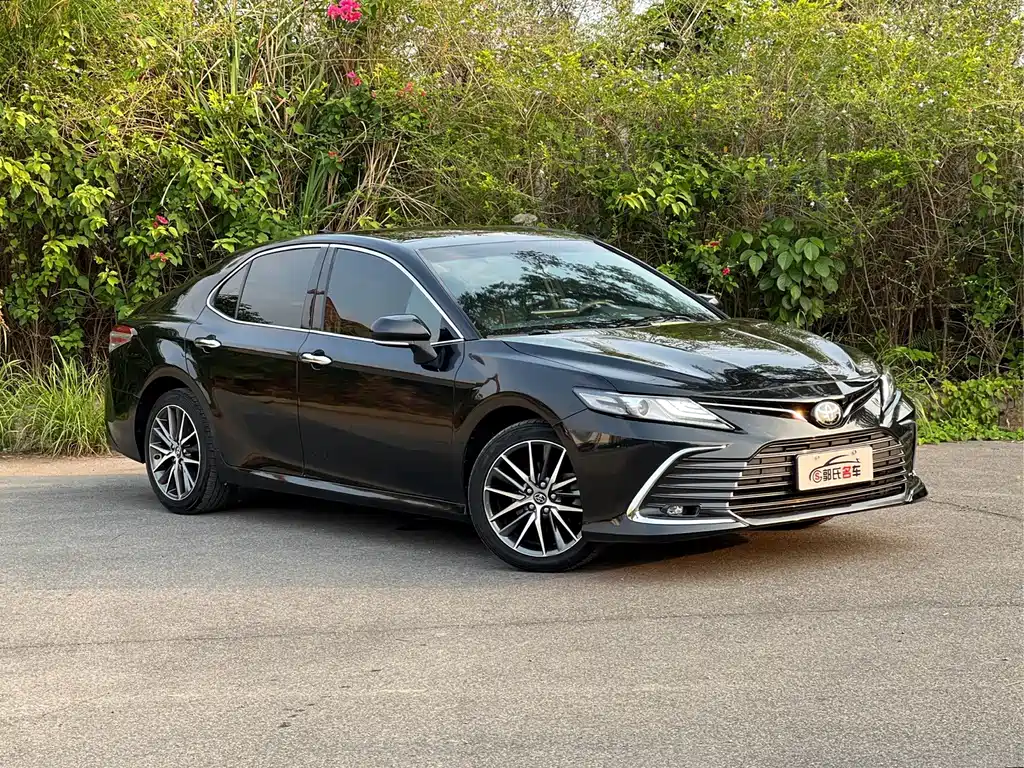 Toyota Camry — фото 3