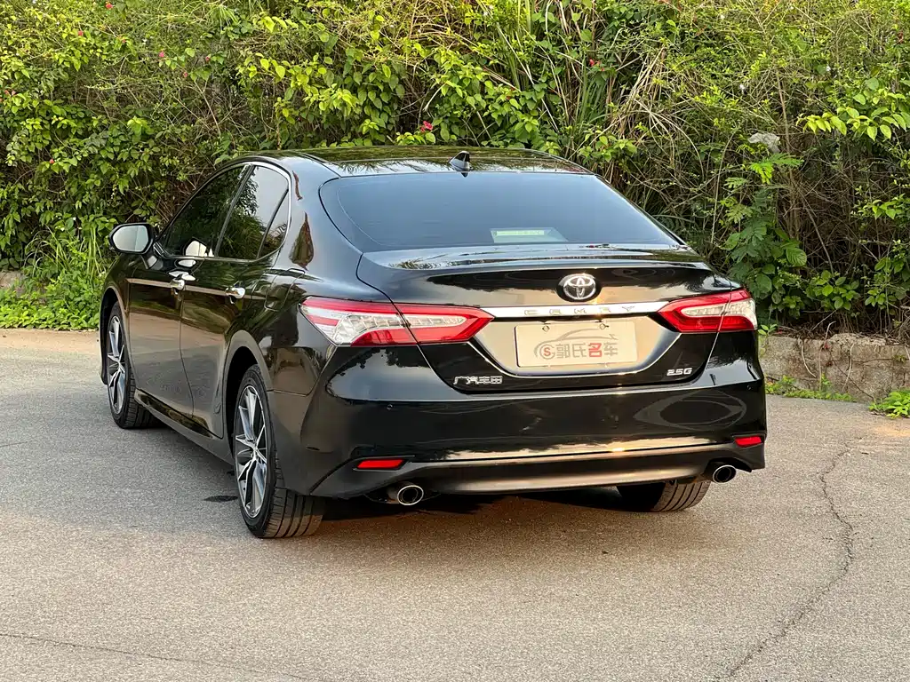 Toyota Camry — фото 6