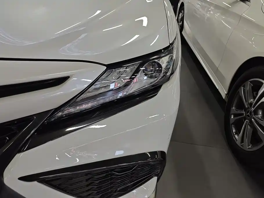 Toyota Camry — фото 5