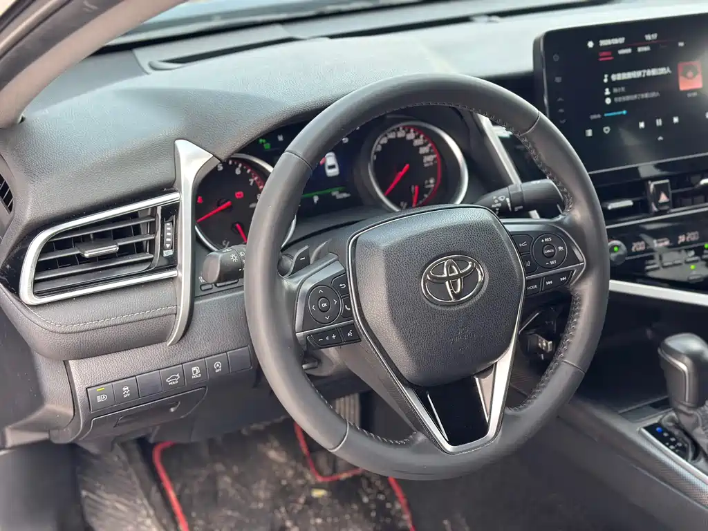 Toyota Camry — фото 6