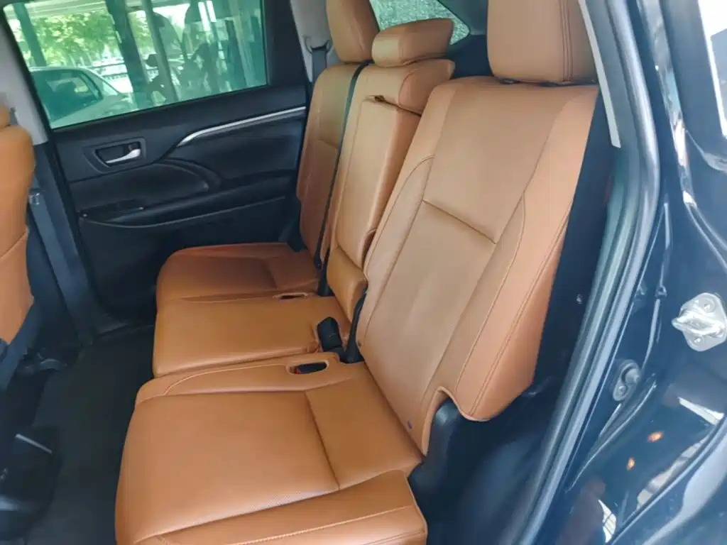 Toyota Highlander — фото 17