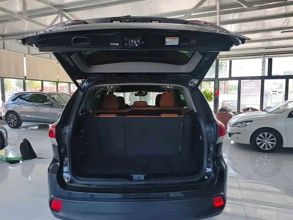 Toyota Highlander — фото 19