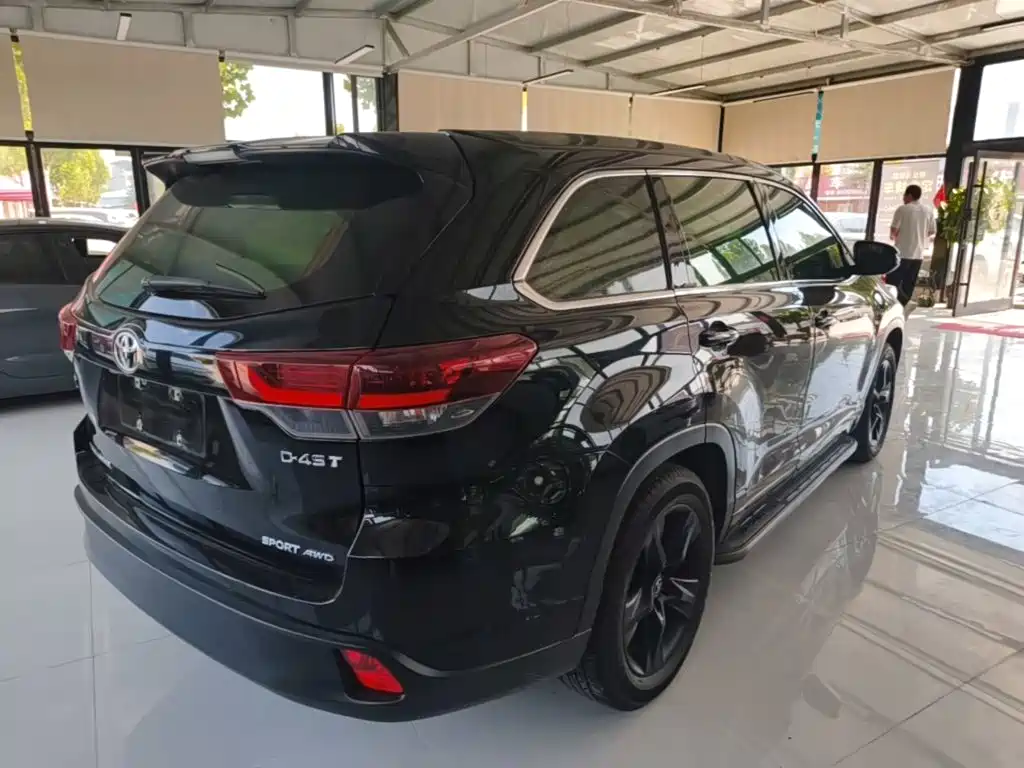 Toyota Highlander — фото 7