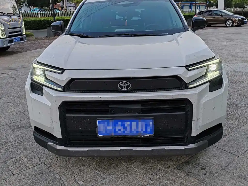 Toyota RAV4 — фото 2