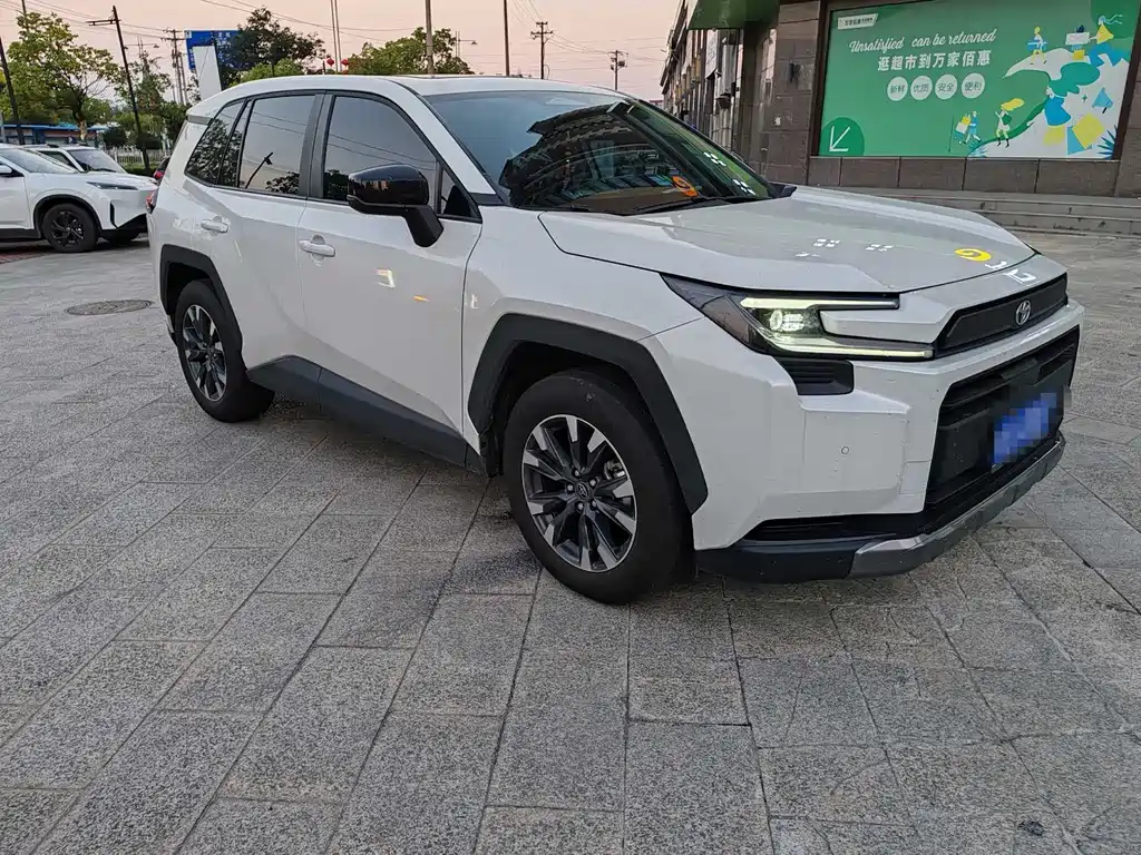 Toyota RAV4 — фото 3