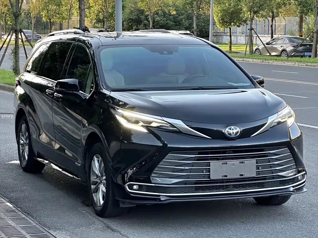 Toyota Sienna — фото 2