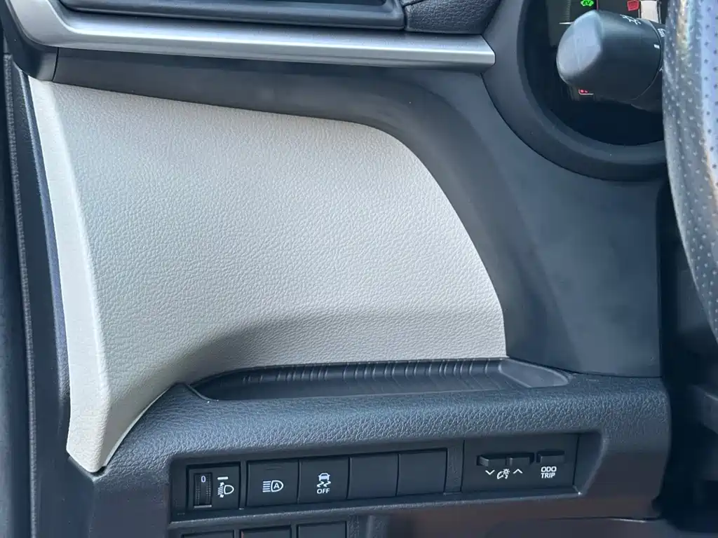 Toyota Sienna — фото 21