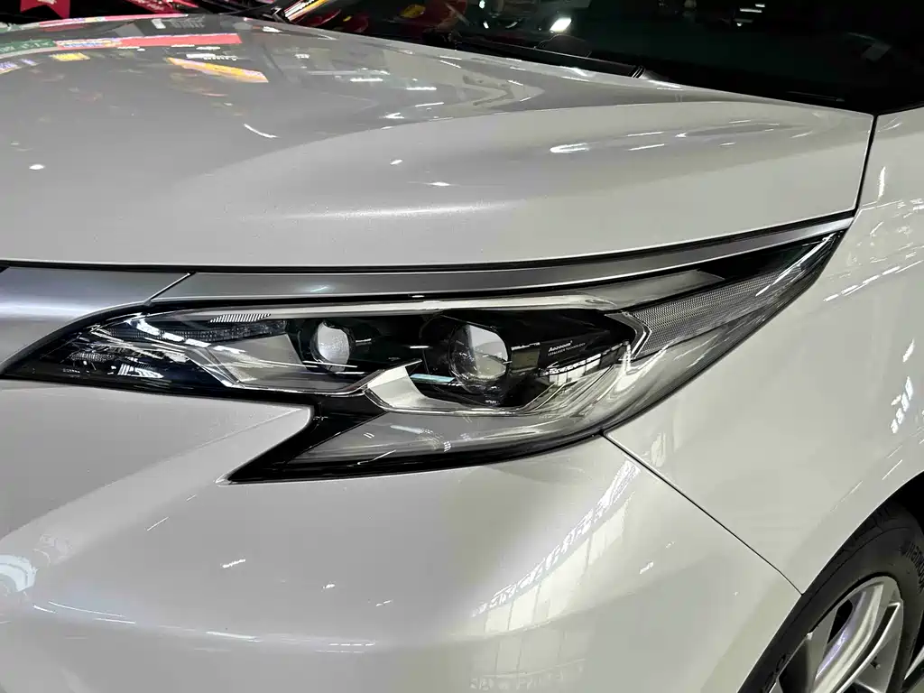 Toyota Sienna — фото 4