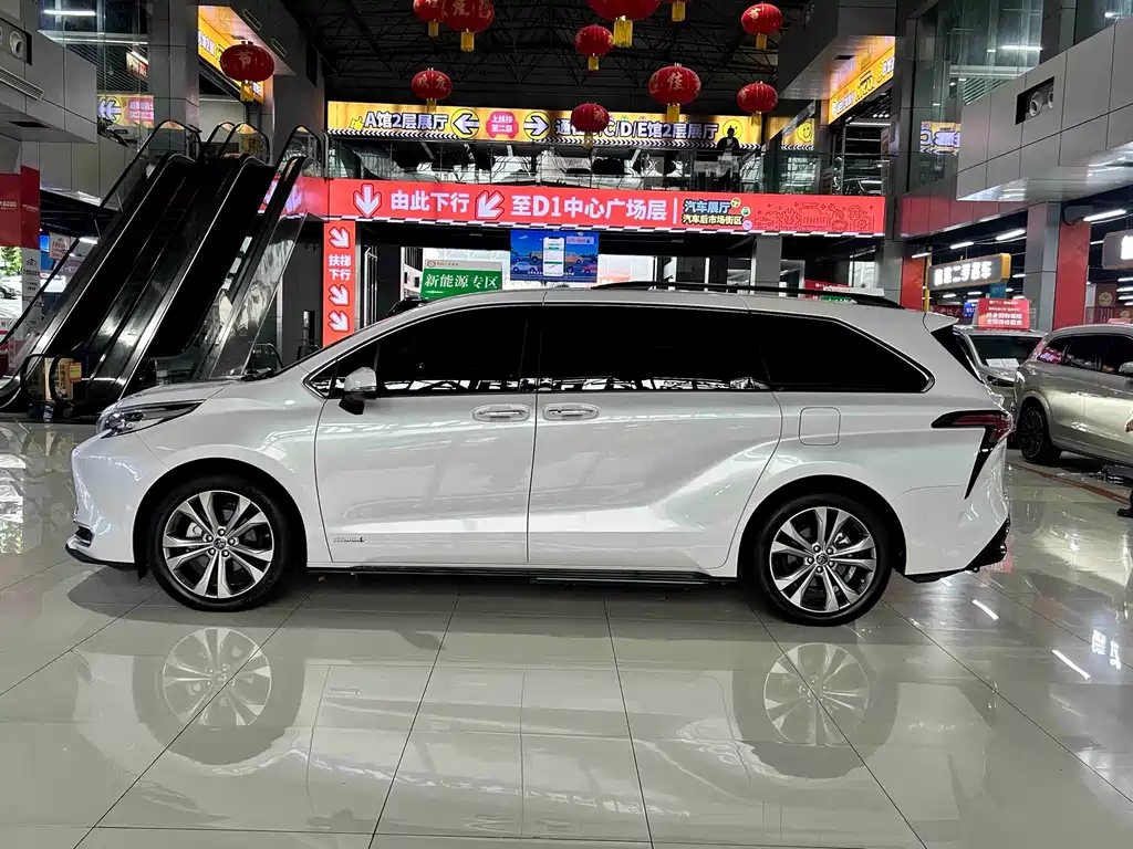 Toyota Sienna — фото 6