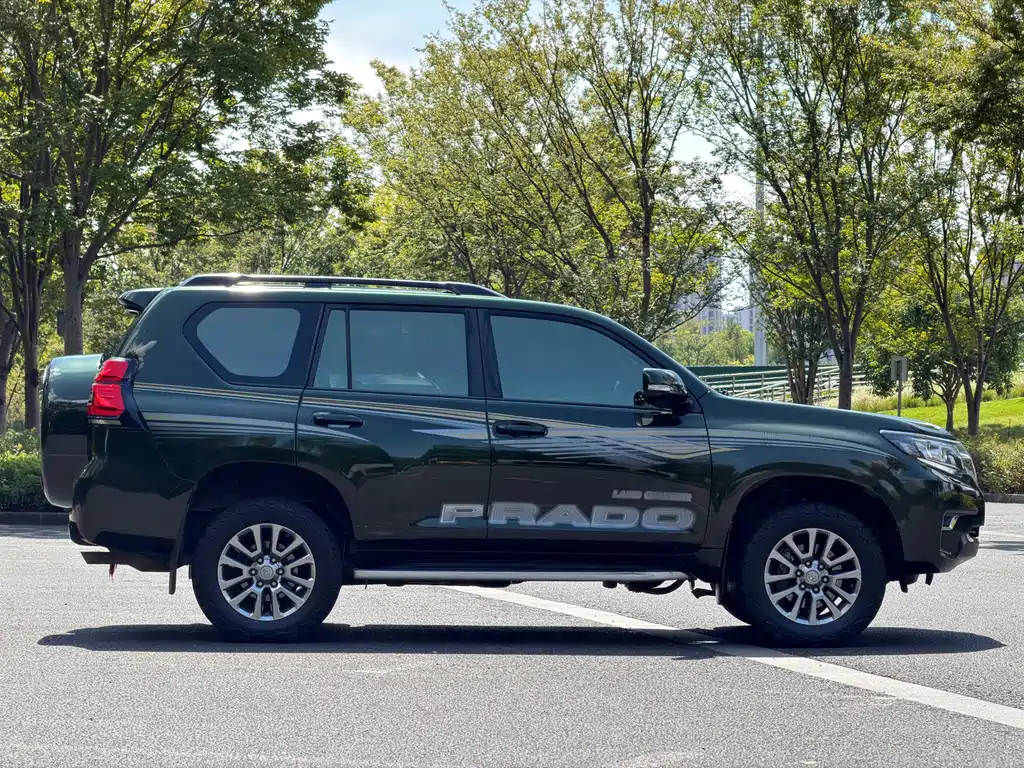 Toyota Prado — фото 8