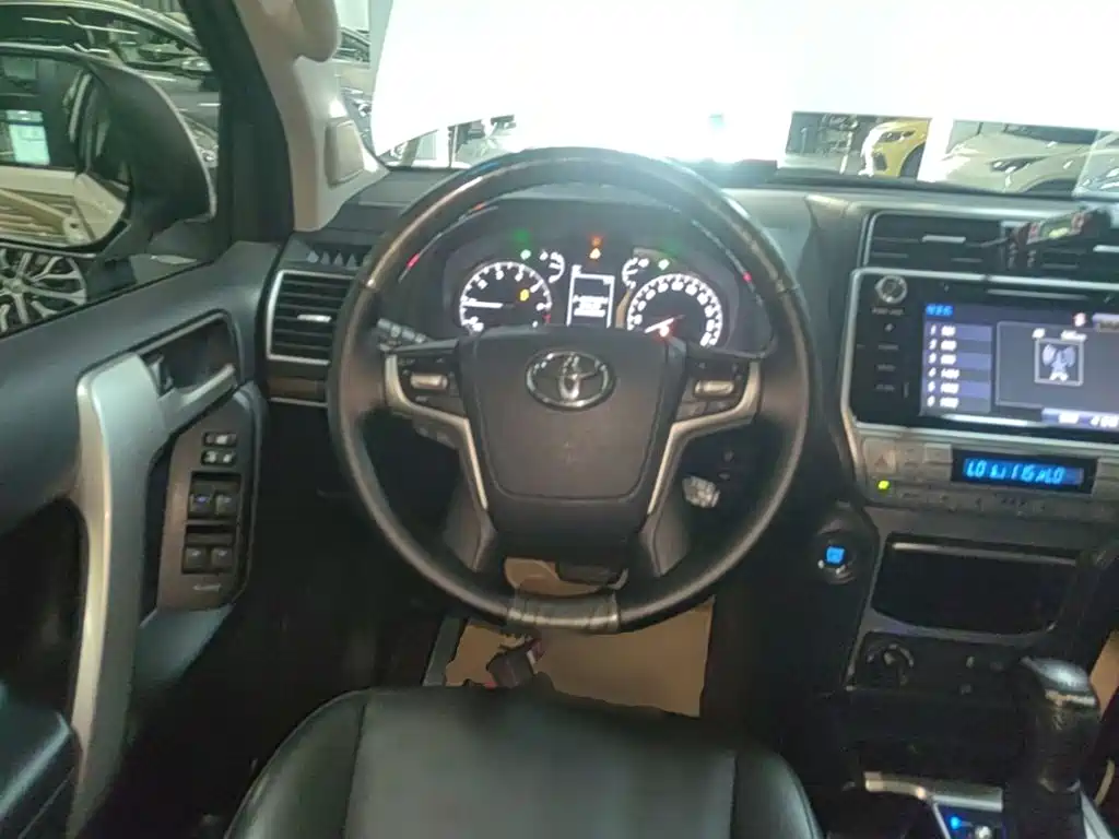 Toyota Prado — фото 11