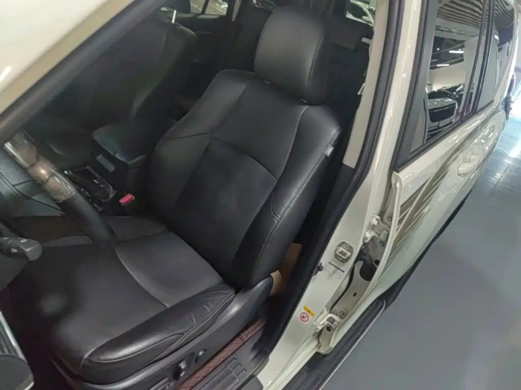 Toyota Prado — фото 15