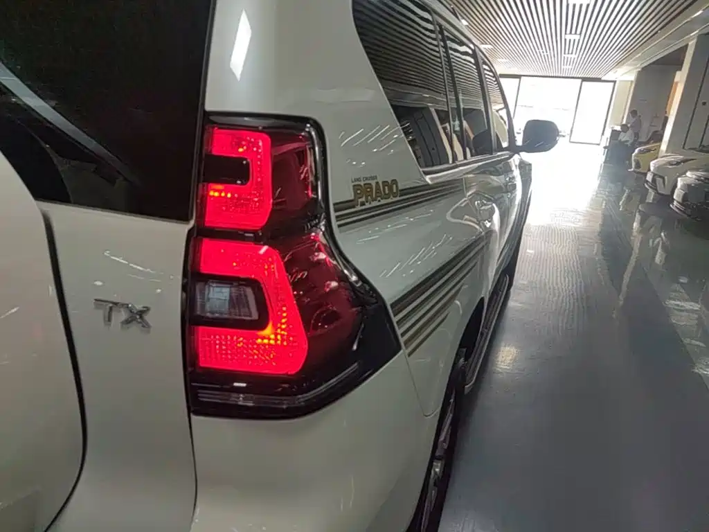 Toyota Prado — фото 8