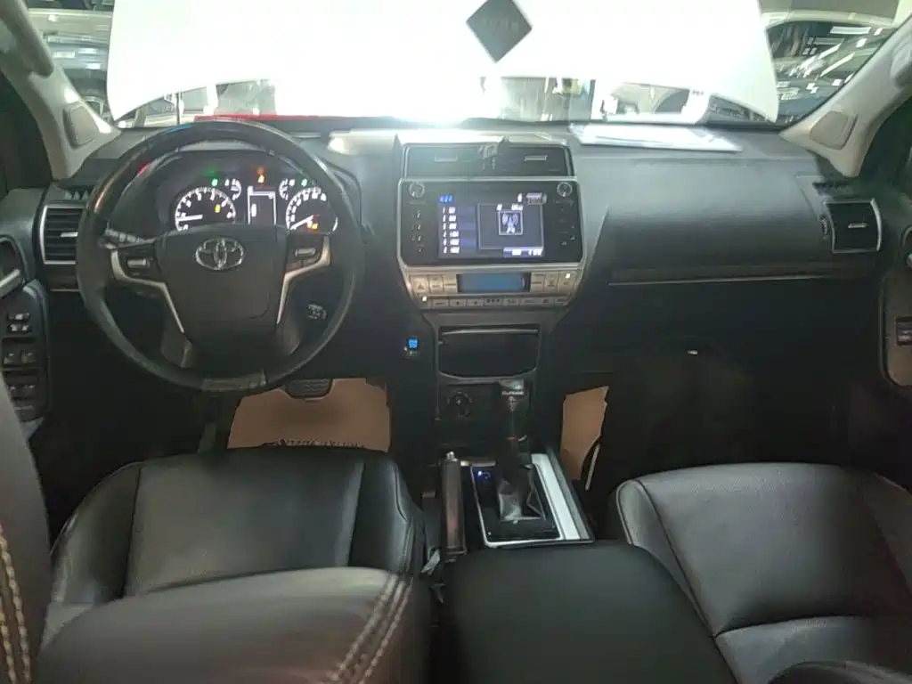 Toyota Prado — фото 10