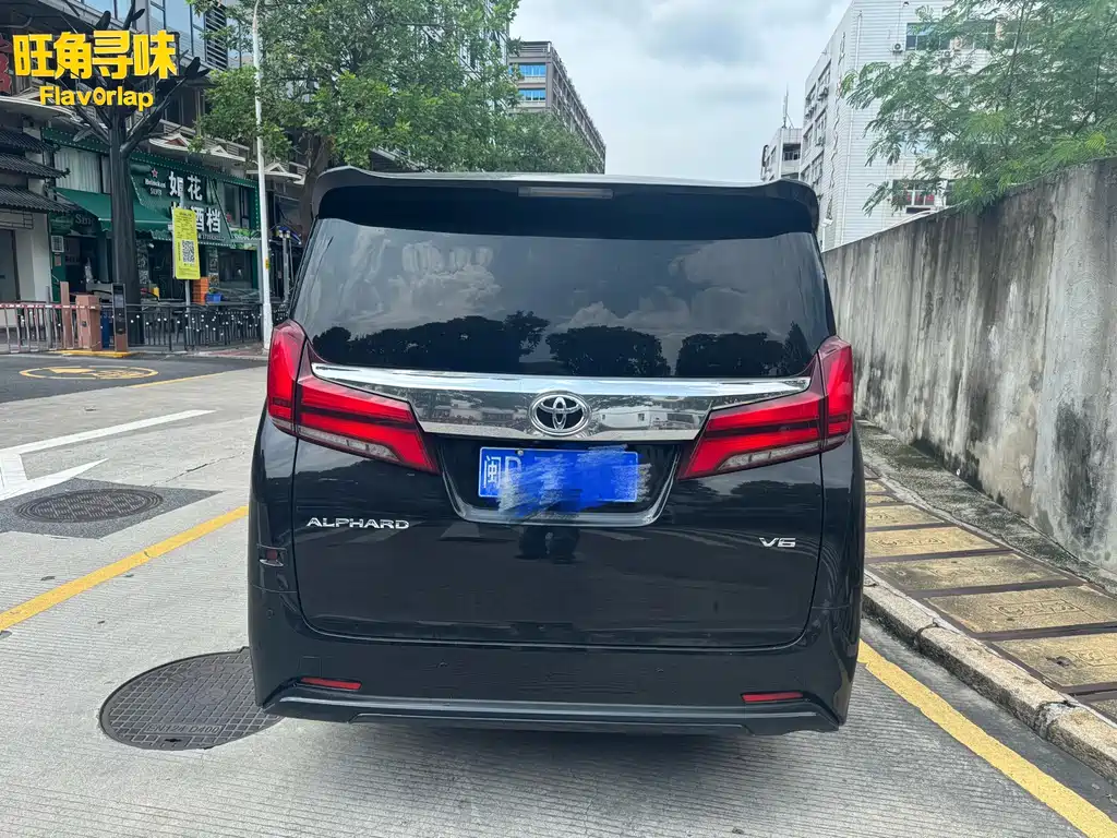Toyota Alphard — фото 3