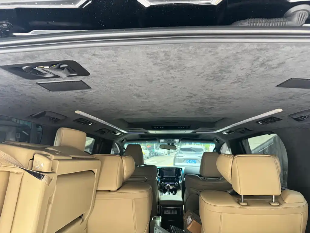 Toyota Alphard — фото 7