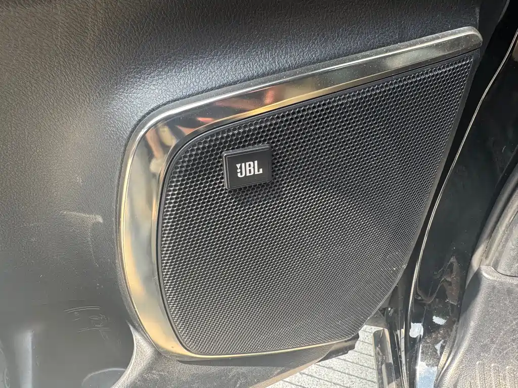 Toyota Alphard — фото 9