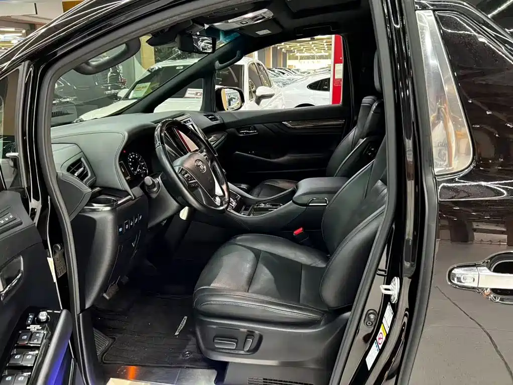 Toyota Vellfire — фото 2