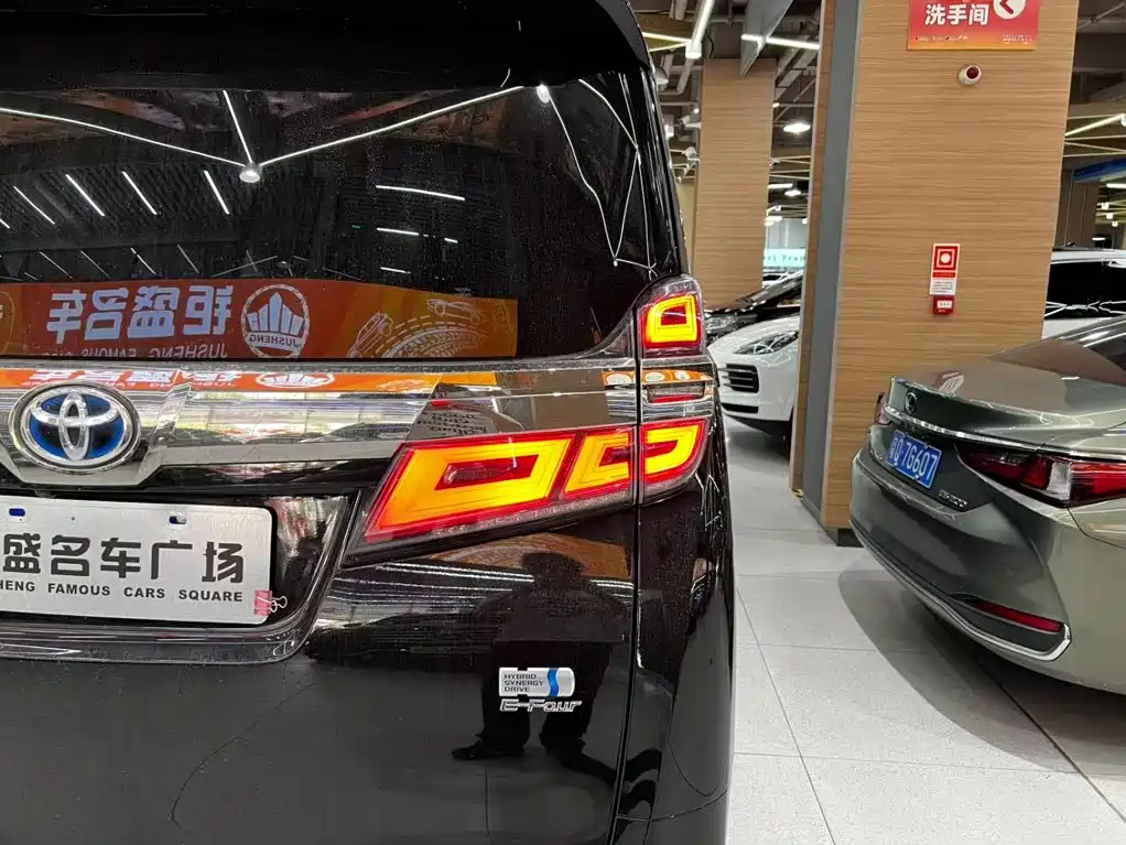 Toyota Vellfire — фото 13