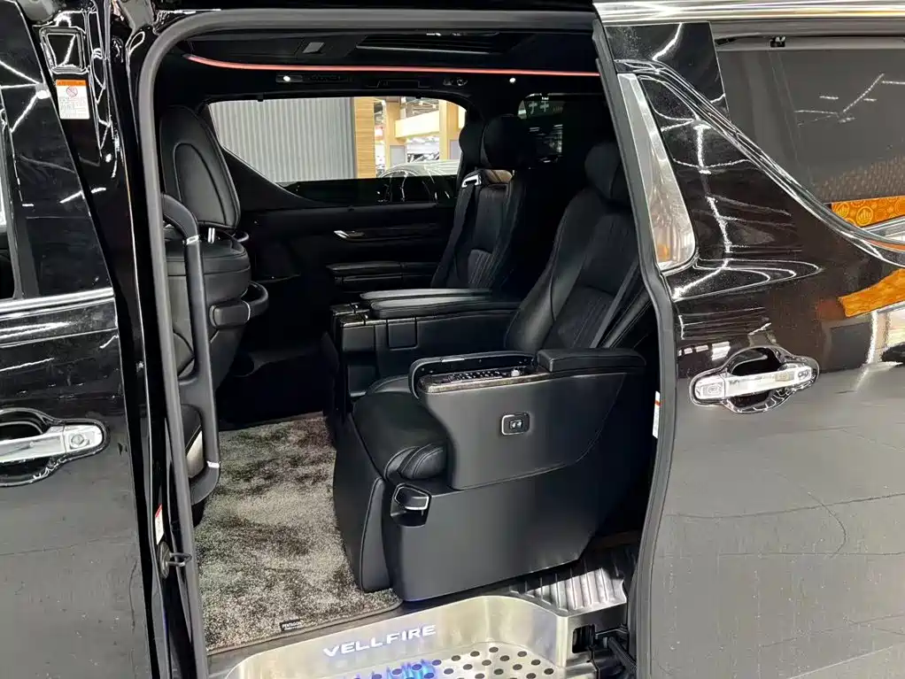 Toyota Vellfire — фото 6