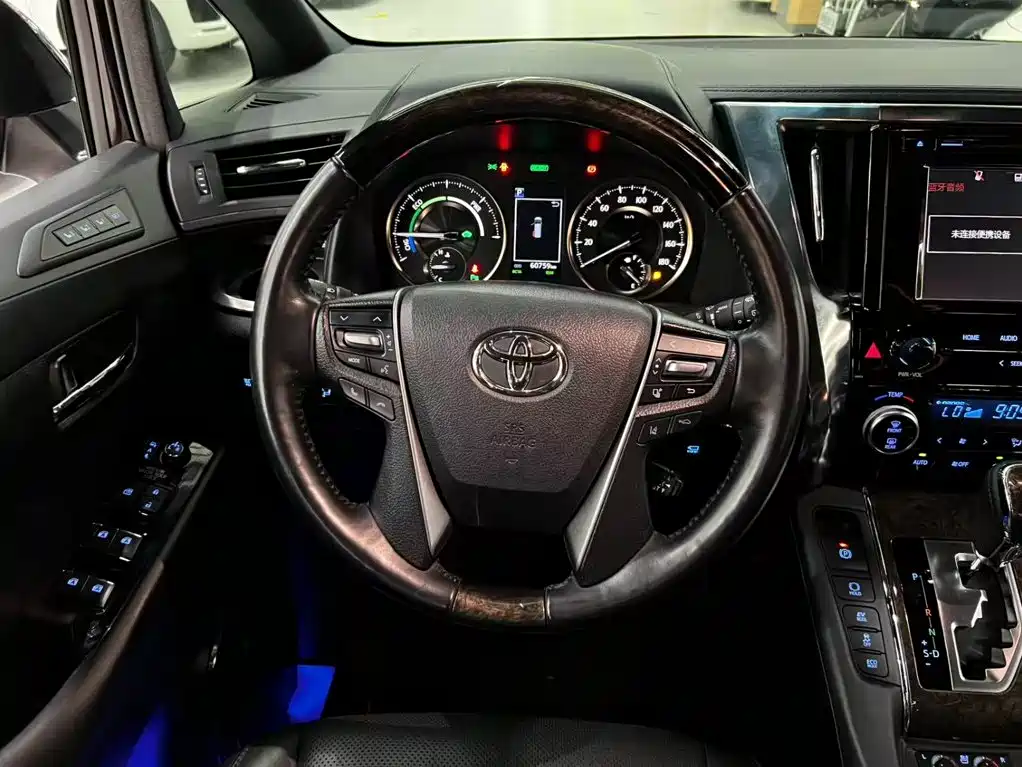Toyota Vellfire — фото 9