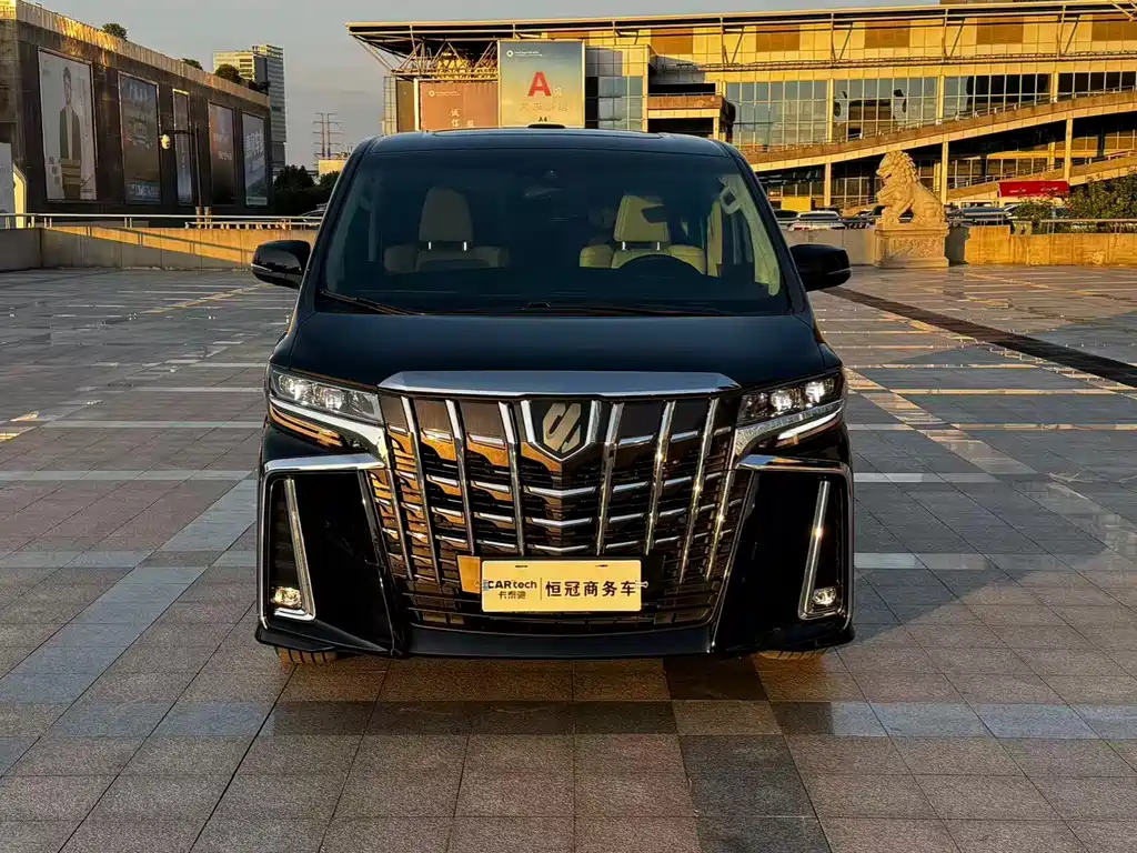 Toyota Alphard — фото 2