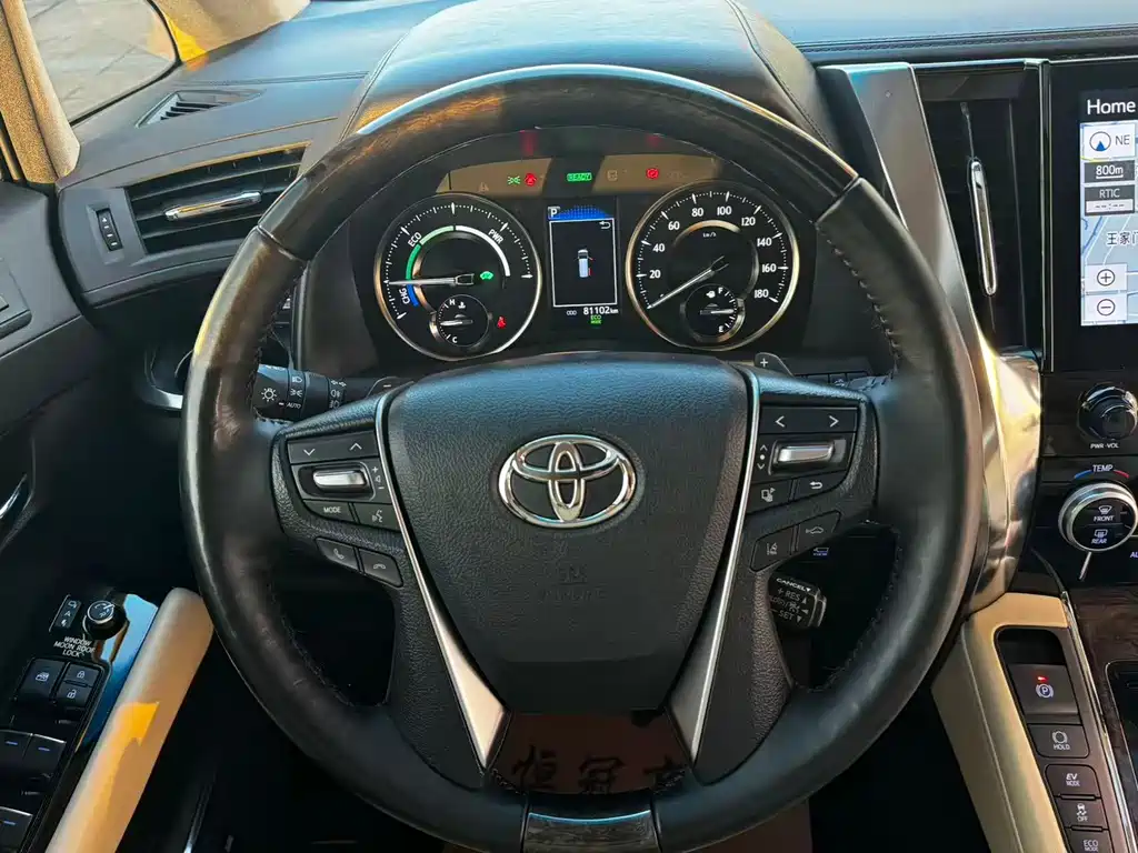 Toyota Alphard — фото 15