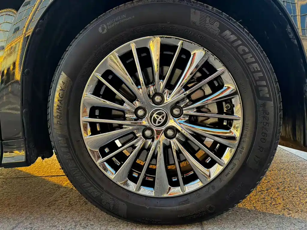 Toyota Alphard — фото 17