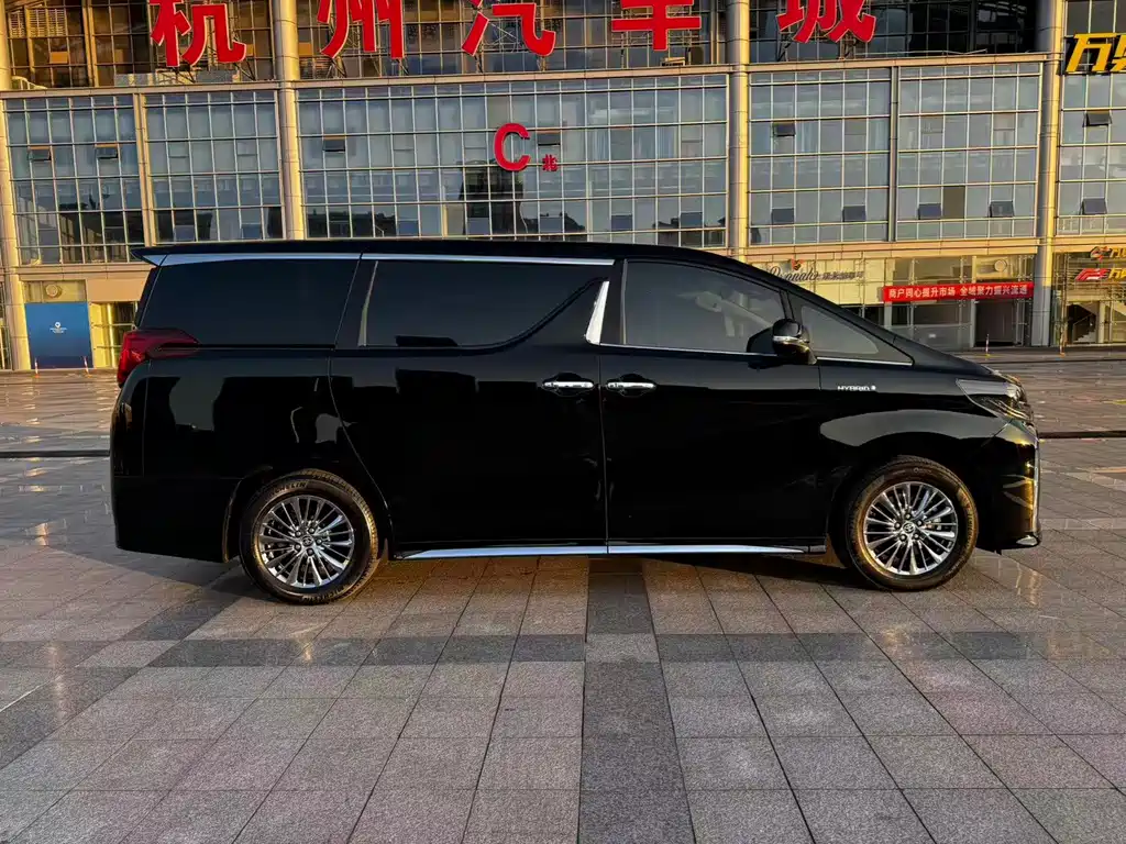 Toyota Alphard — фото 6