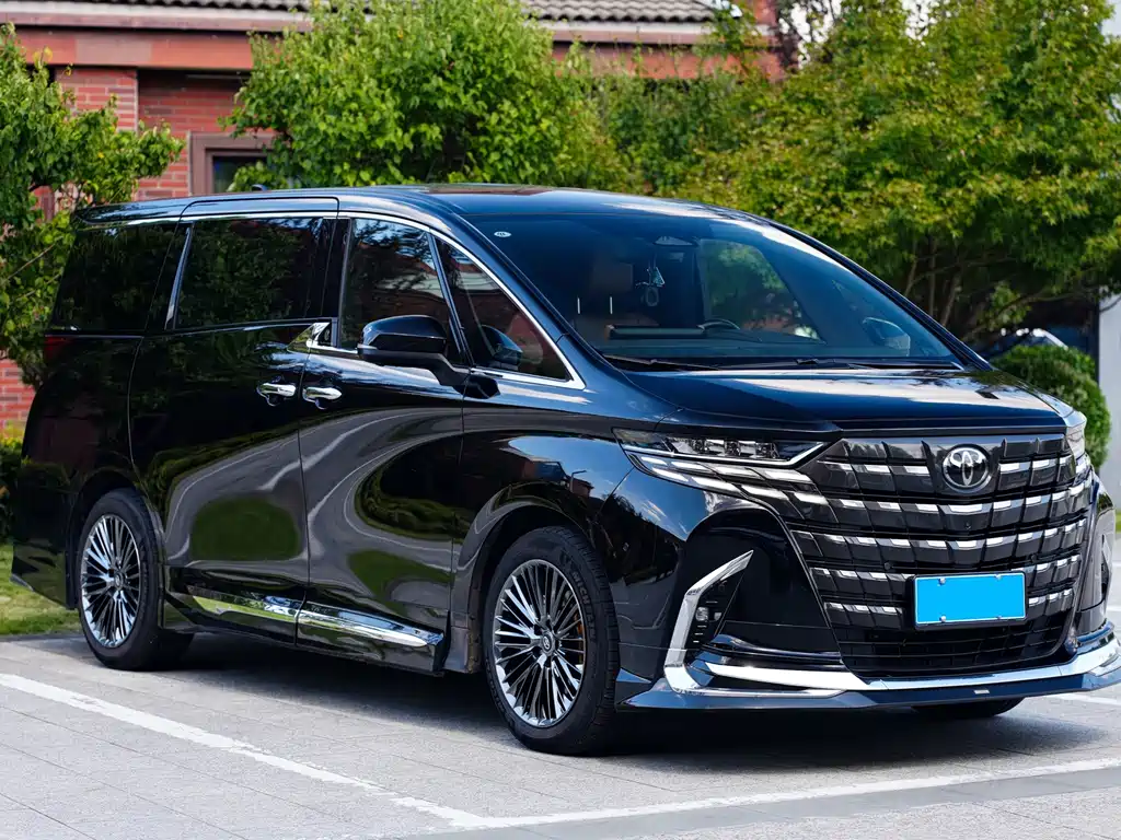 Toyota Alphard — фото 2