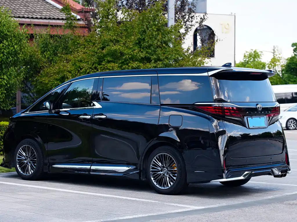 Toyota Alphard — фото 17
