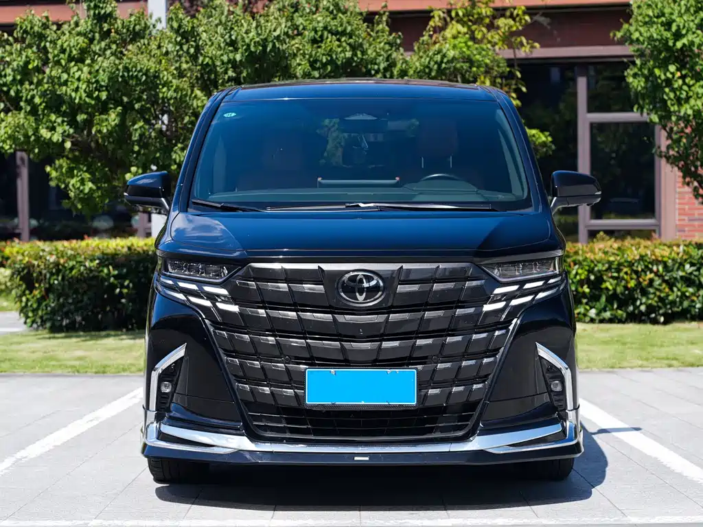 Toyota Alphard — фото 3