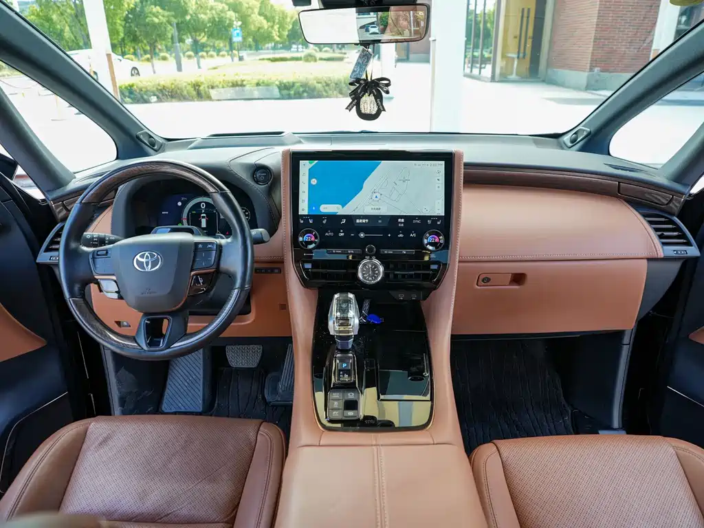 Toyota Alphard — фото 8