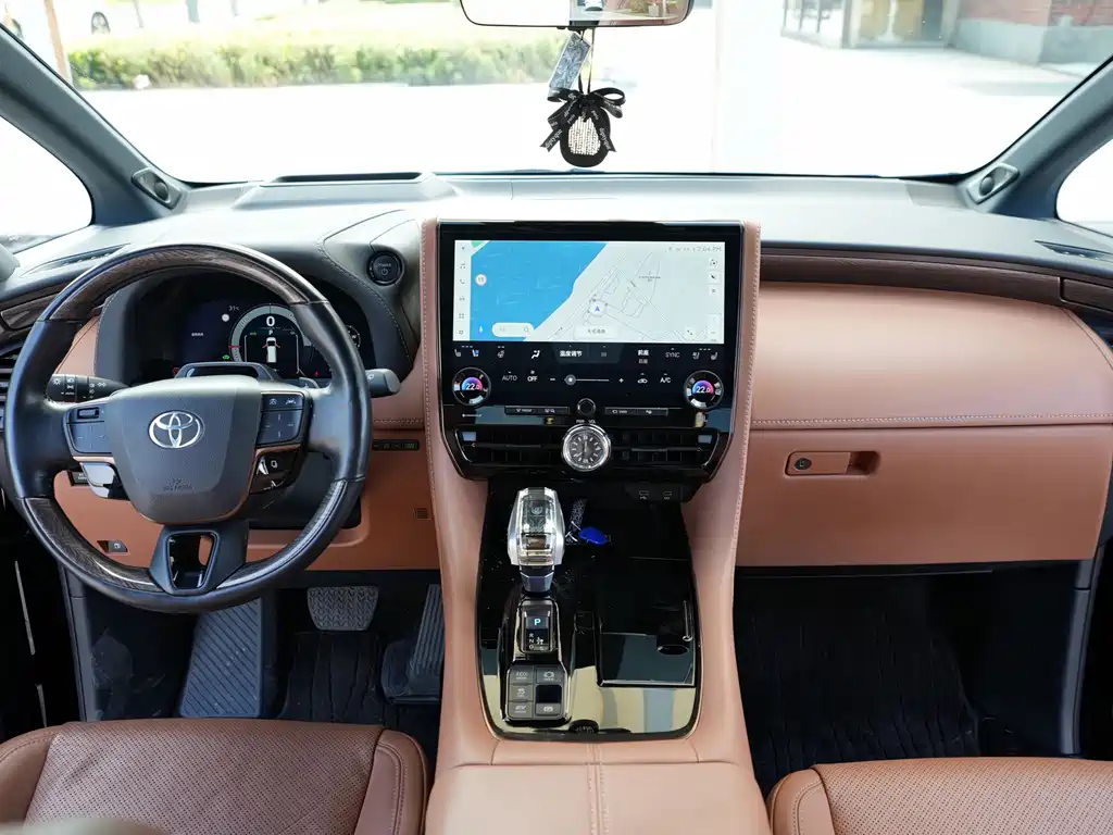 Toyota Alphard — фото 9