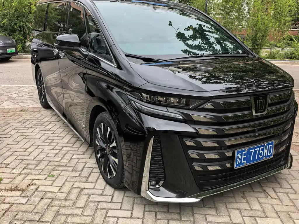 Toyota Alphard — фото 4