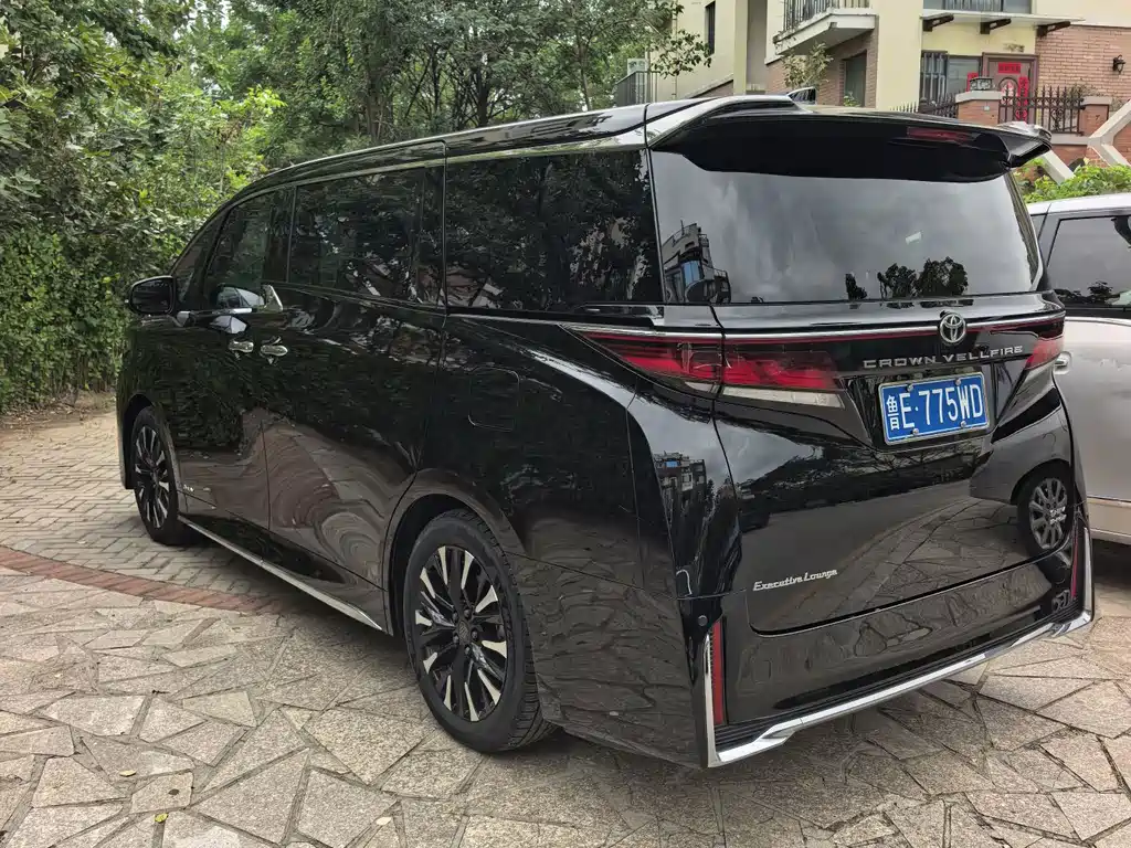 Toyota Alphard — фото 5