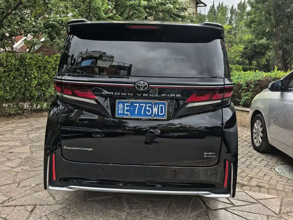 Toyota Alphard — фото 6