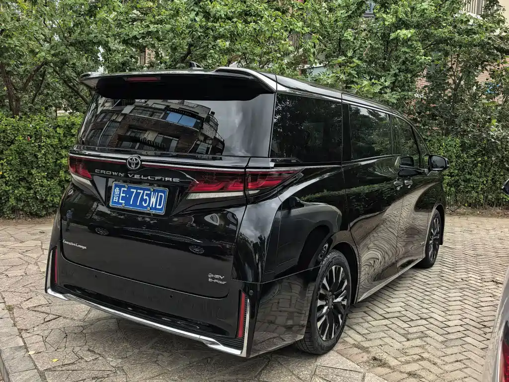 Toyota Alphard — фото 7