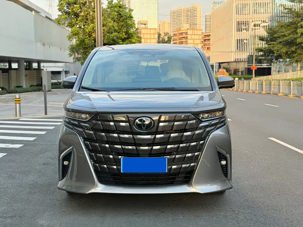 Toyota Alphard — фото 2