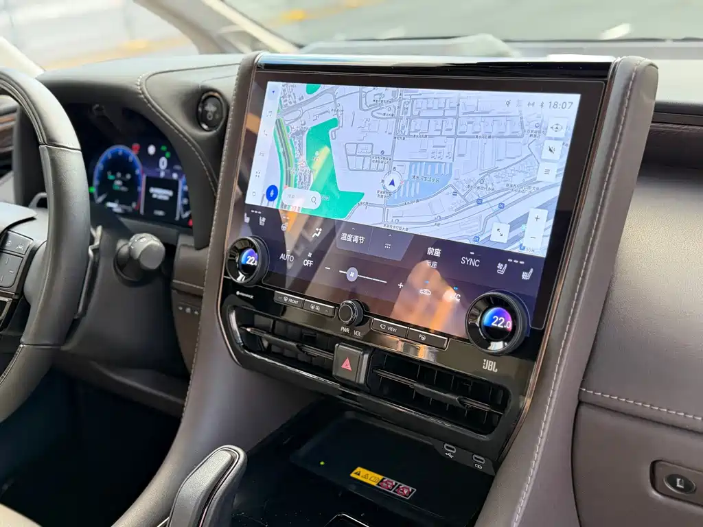 Toyota Alphard — фото 13