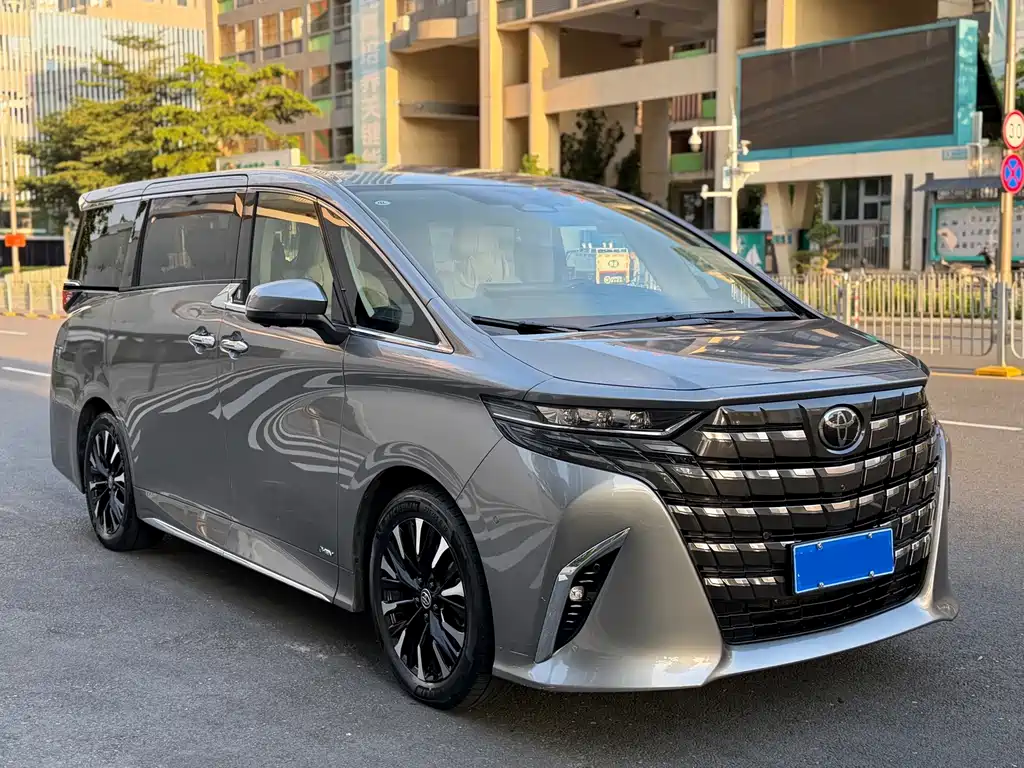 Toyota Alphard — фото 3