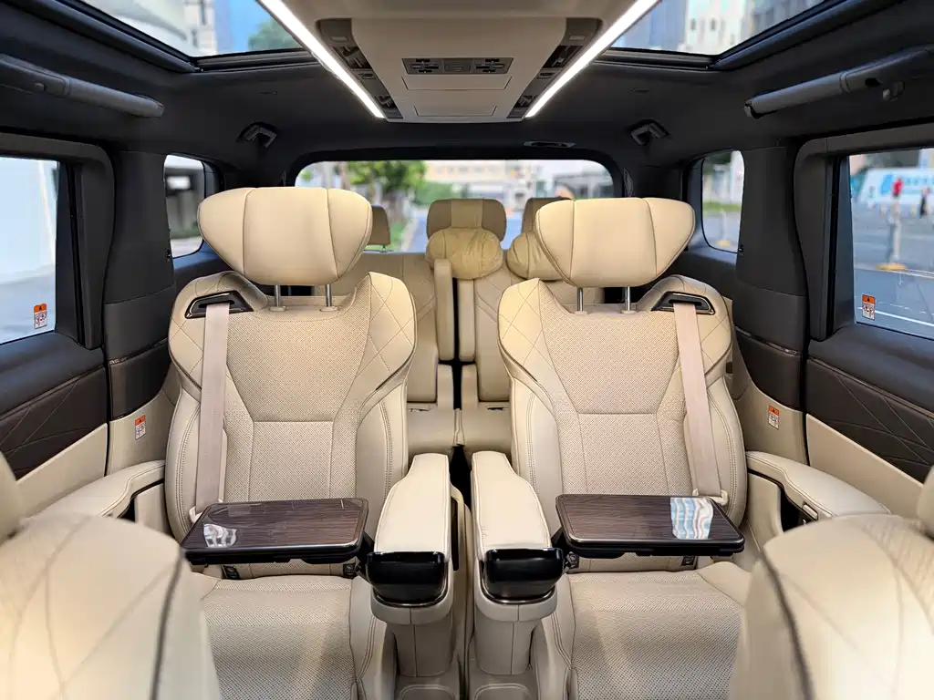 Toyota Alphard — фото 7