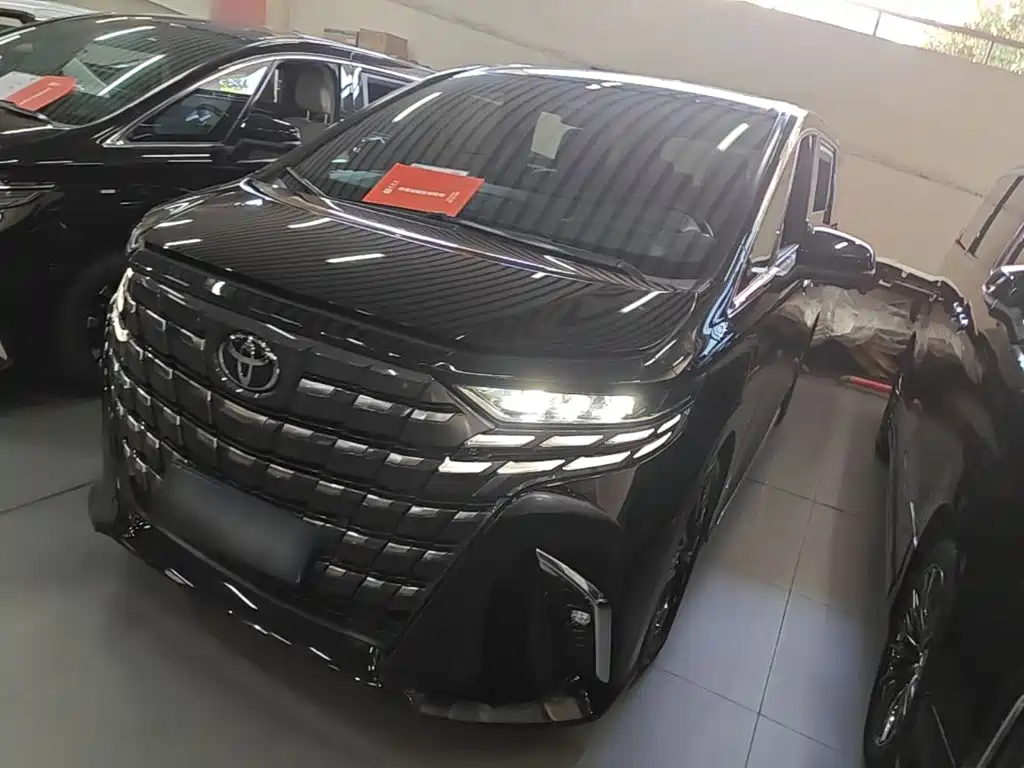 Toyota Alphard — фото 2