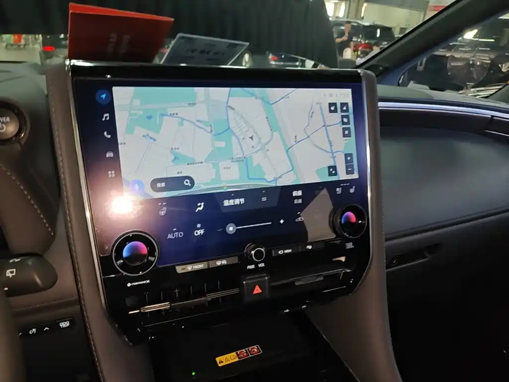 Toyota Alphard — фото 13