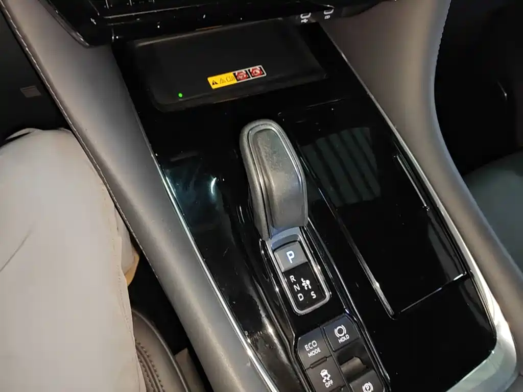 Toyota Alphard — фото 14