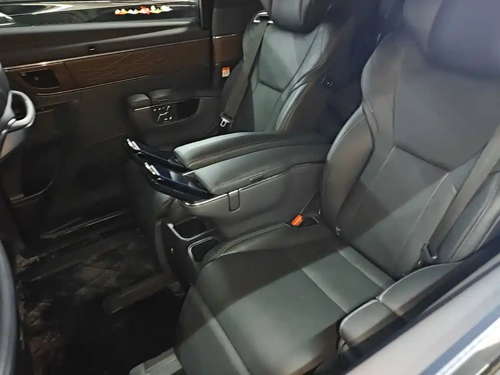Toyota Alphard — фото 17