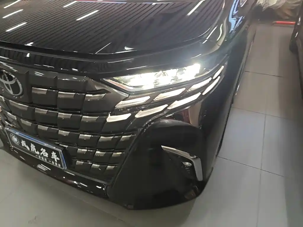 Toyota Alphard — фото 24