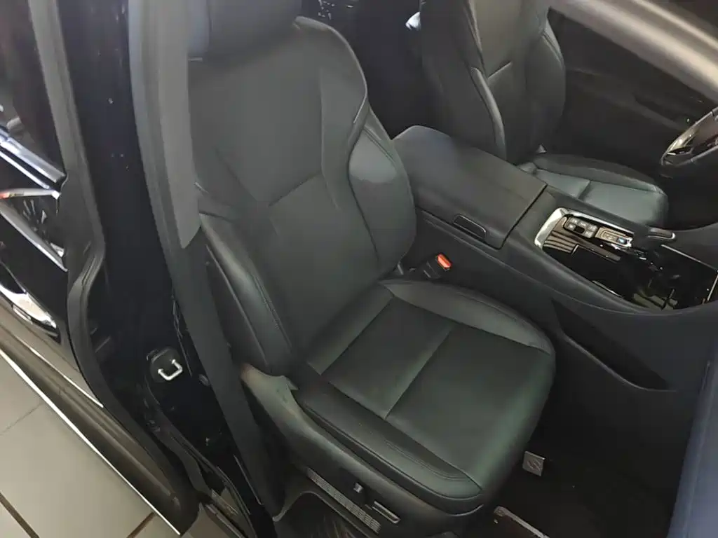Toyota Alphard — фото 25