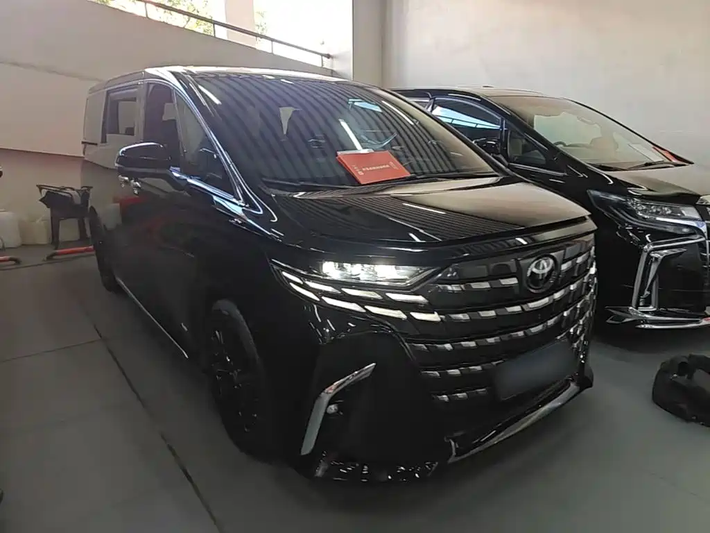 Toyota Alphard — фото 4